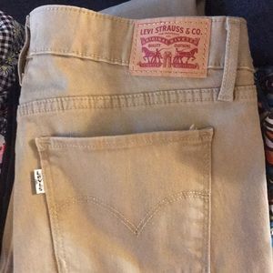Levi’s khaki skinny leg
